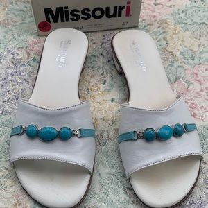 MISSOURI  SANDAL SIZE 7  NERVER WORN